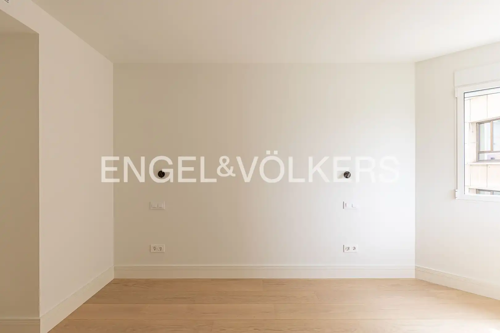 Bedroom of Flat for rent in Madrid  with Air Conditioner, Heating and Terrace