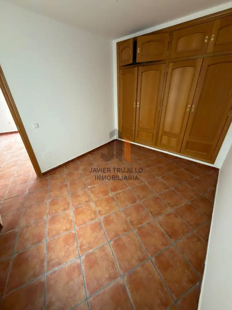 Wohnung zum Verkauf in Alcaucín mit Klimaanlage, Heizung und Terrasse