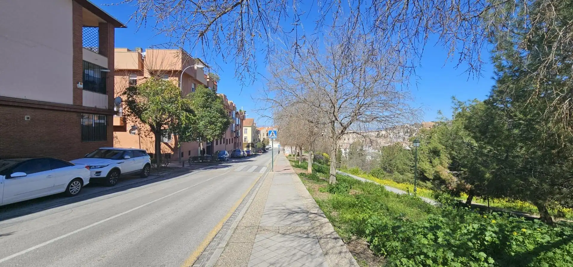 Außenansicht von Garage zum Verkauf in Granada