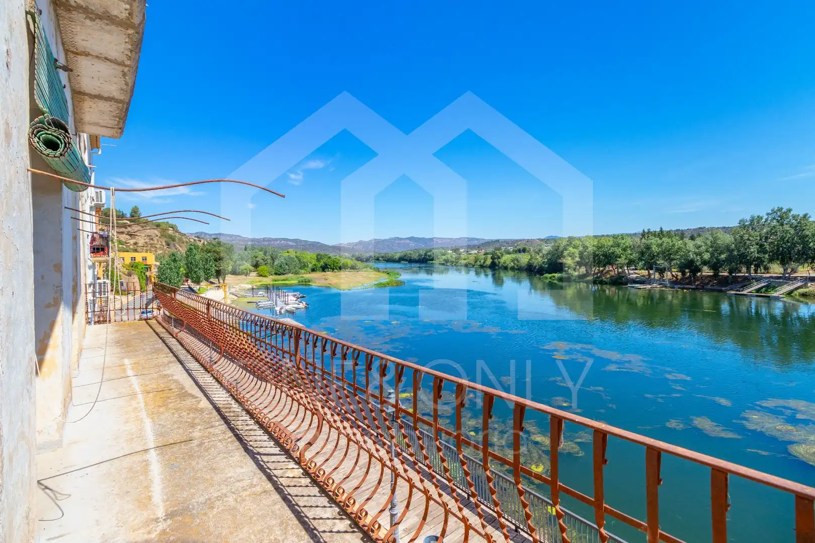 Vista exterior de Casa o xalet en venda en Móra d'Ebre amb Terrassa i Traster