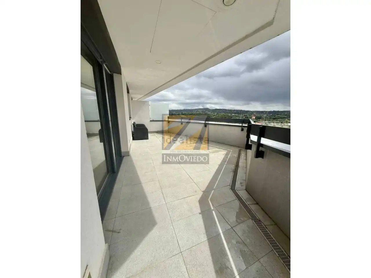 Terraza de Ático de alquiler en Oviedo  con Calefacción, Parquet y Terraza