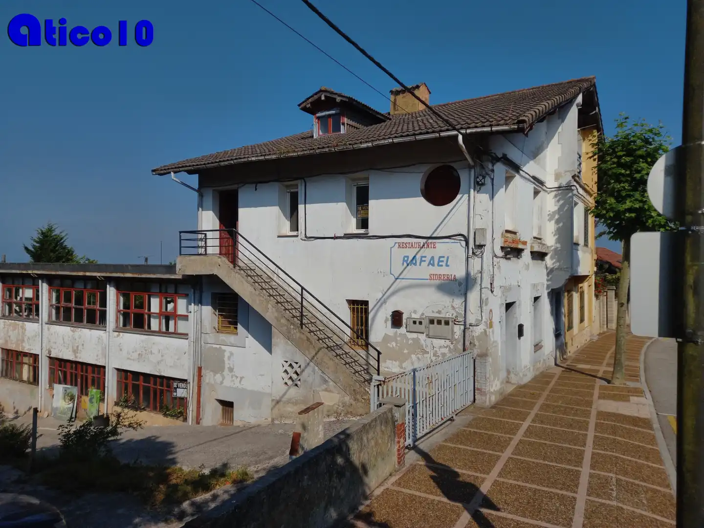 Außenansicht von Einfamilien-Reihenhaus zum Verkauf in Oviedo  mit Heizung, Privatgarten und Parkett