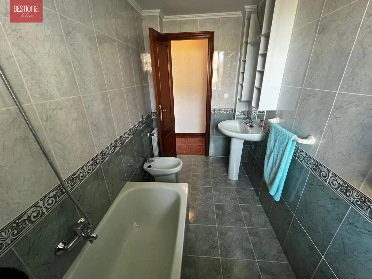 Baño de Apartamento en venta en Noja con Calefacción, Terraza y Amueblado