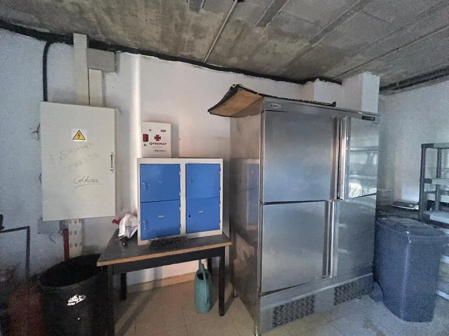 Küche von Geschaftsraum zum Verkauf in Roda de Berà mit Klimaanlage, Heizung und Terrasse