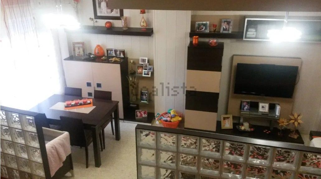 Sala d'estar de Casa adosada en venda en Cantillana