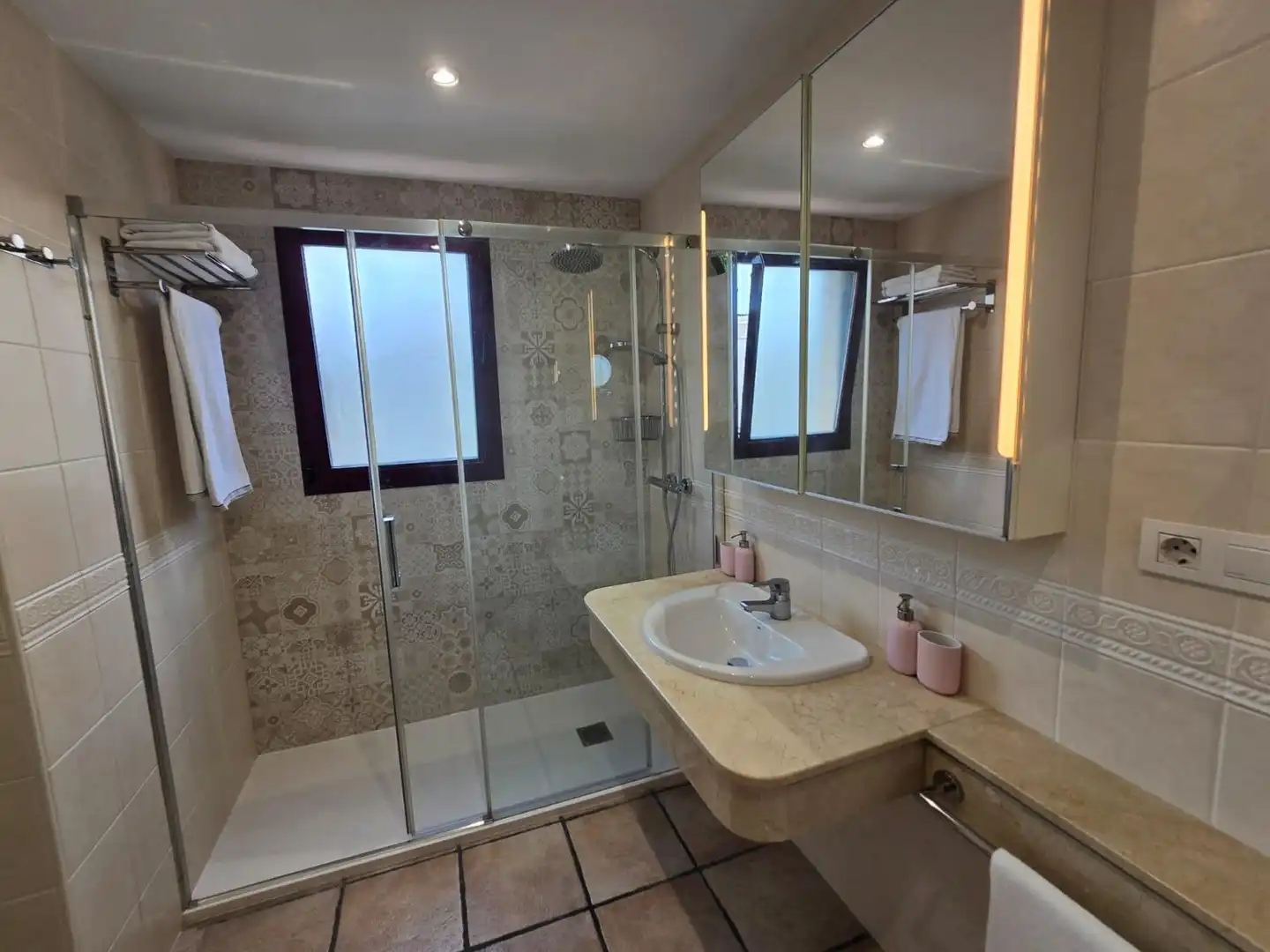 Bathroom of Apartments for rent in L'Alfàs del Pi  with Air Conditioner, Heating and Terrace
