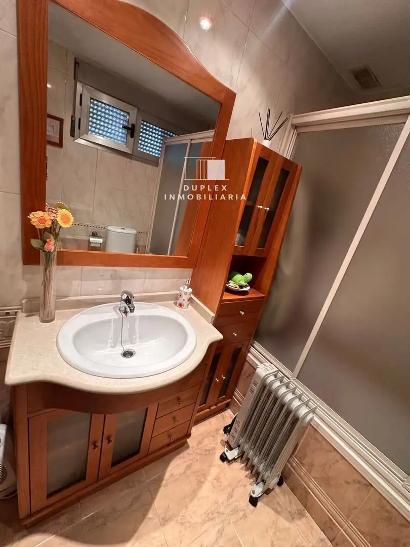 Baño de Casa adosada en venta en Cuenca con Calefacción, Terraza y Amueblado