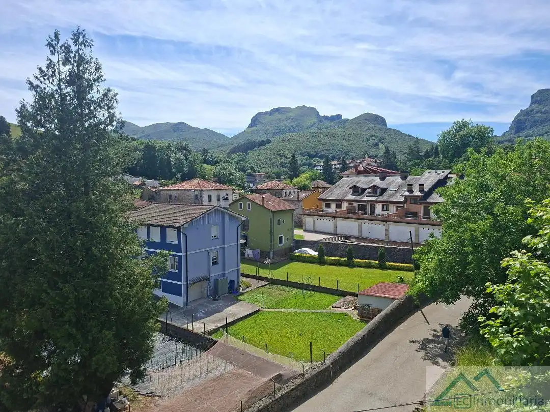 Vista exterior de Pis en venda en Ramales de la Victoria amb Calefacció, Parquet i Traster