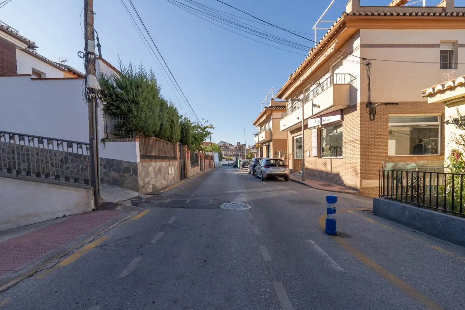 Vista exterior de Local en venta en Cájar