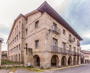 Vista exterior de Edifici en venda en Armiñón