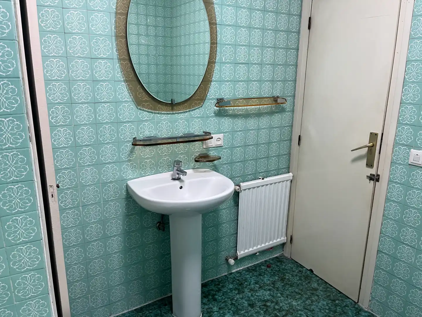 Bathroom of Flat for sale in Salamanca  with Heating, Parquet flooring and Furnished
