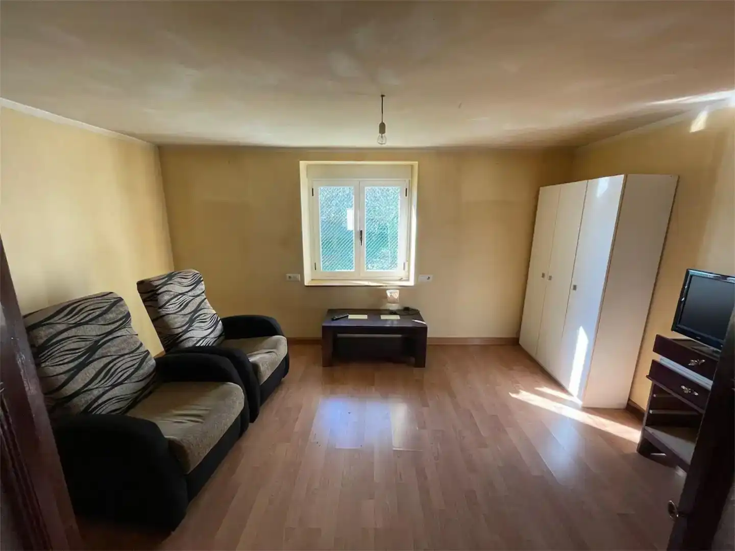 Living room of Flat for sale in Gradefes  with Parquet flooring and Furnished