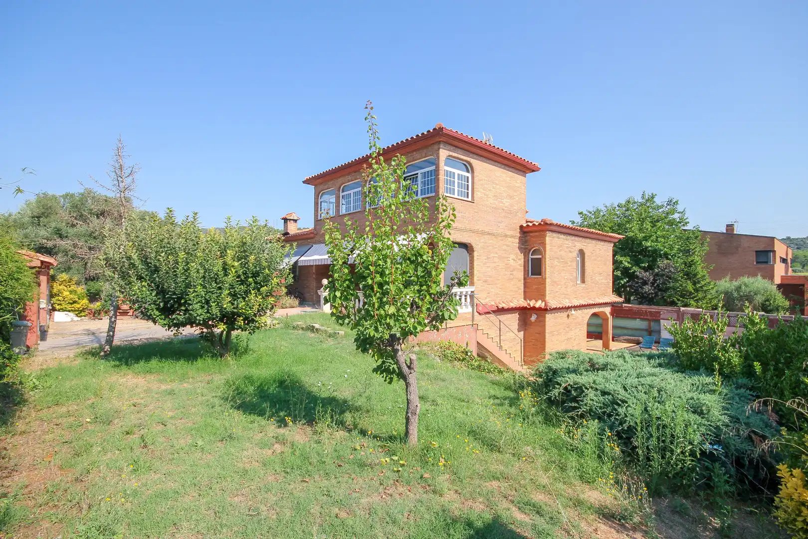 Detached house with terrace for sale in Camí Can Sadurní 40