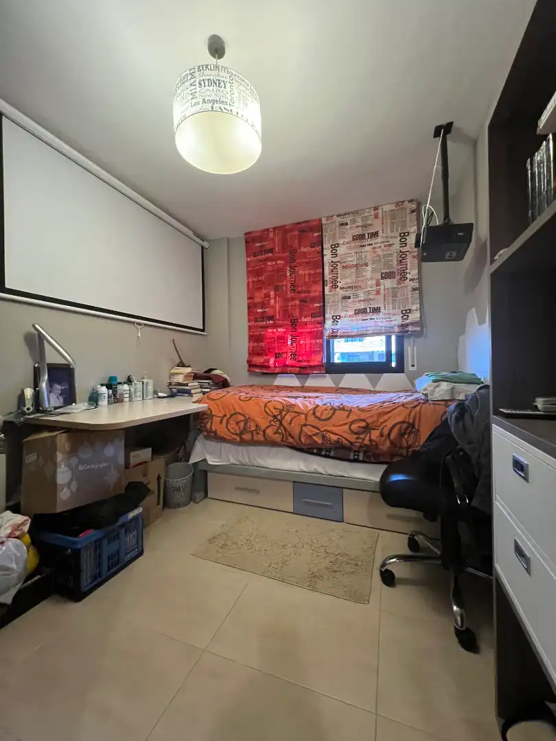 Schlafzimmer von Dachboden zum Verkauf in Salou mit Klimaanlage, Heizung und Privatgarten