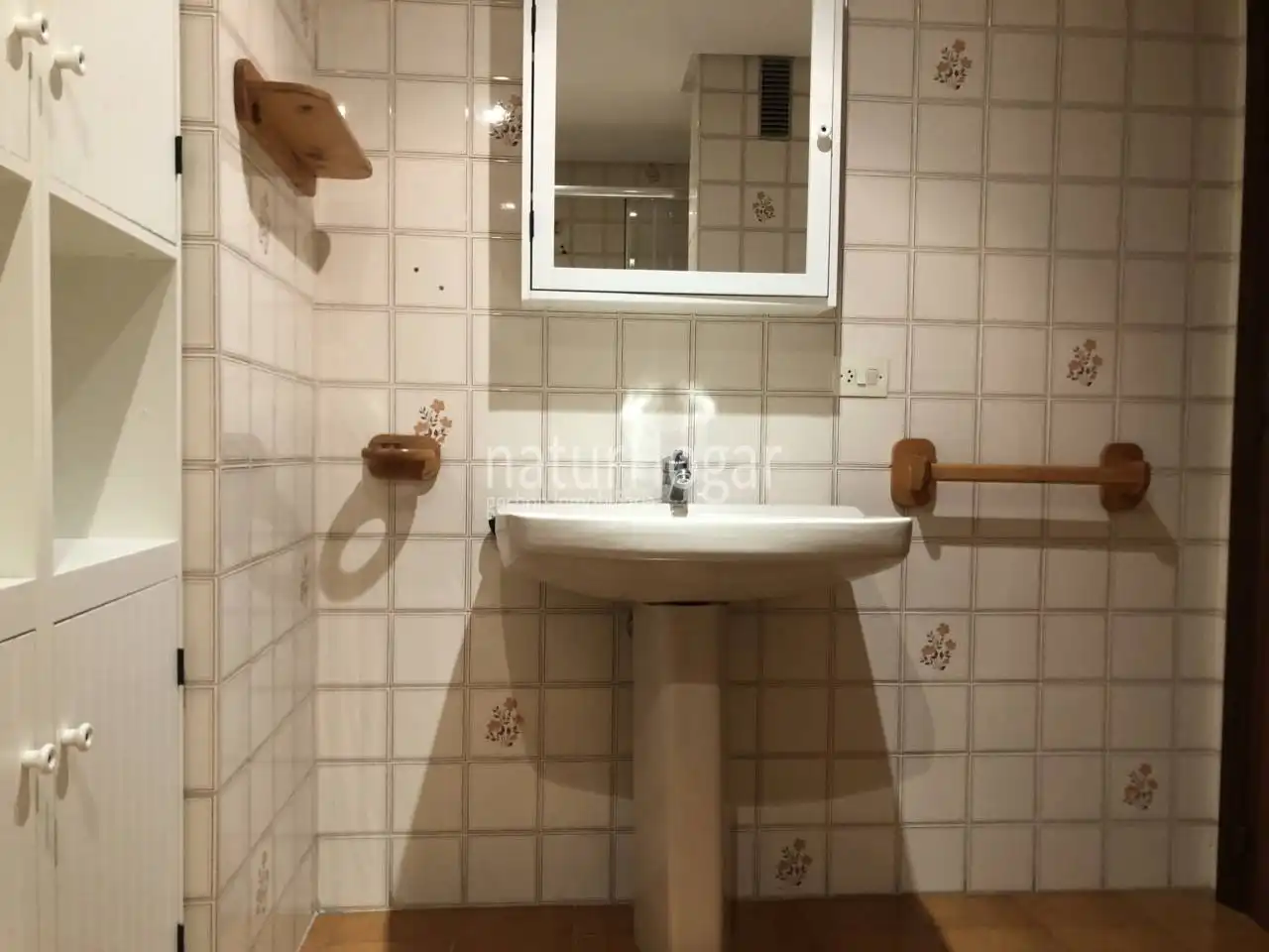 Bathroom of Flat for rent in Valencia  with Air Conditioner, Furnished and Balcony