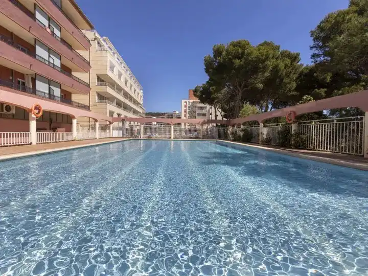 Piscina de Apartamento de alquiler en L'Estartit con Aire acondicionado, Calefacción y Terraza