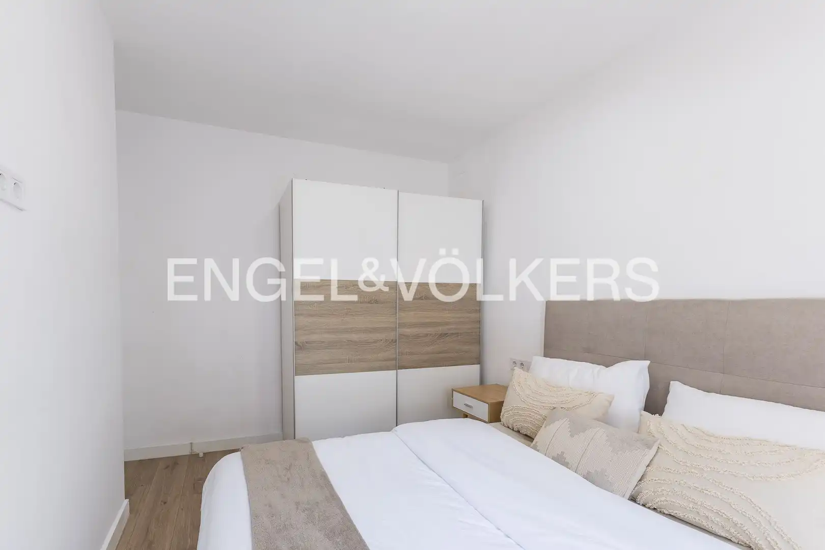 Habitación de Piso en venta en L'Hospitalet de Llobregat con Aire acondicionado, Calefacción y Terraza