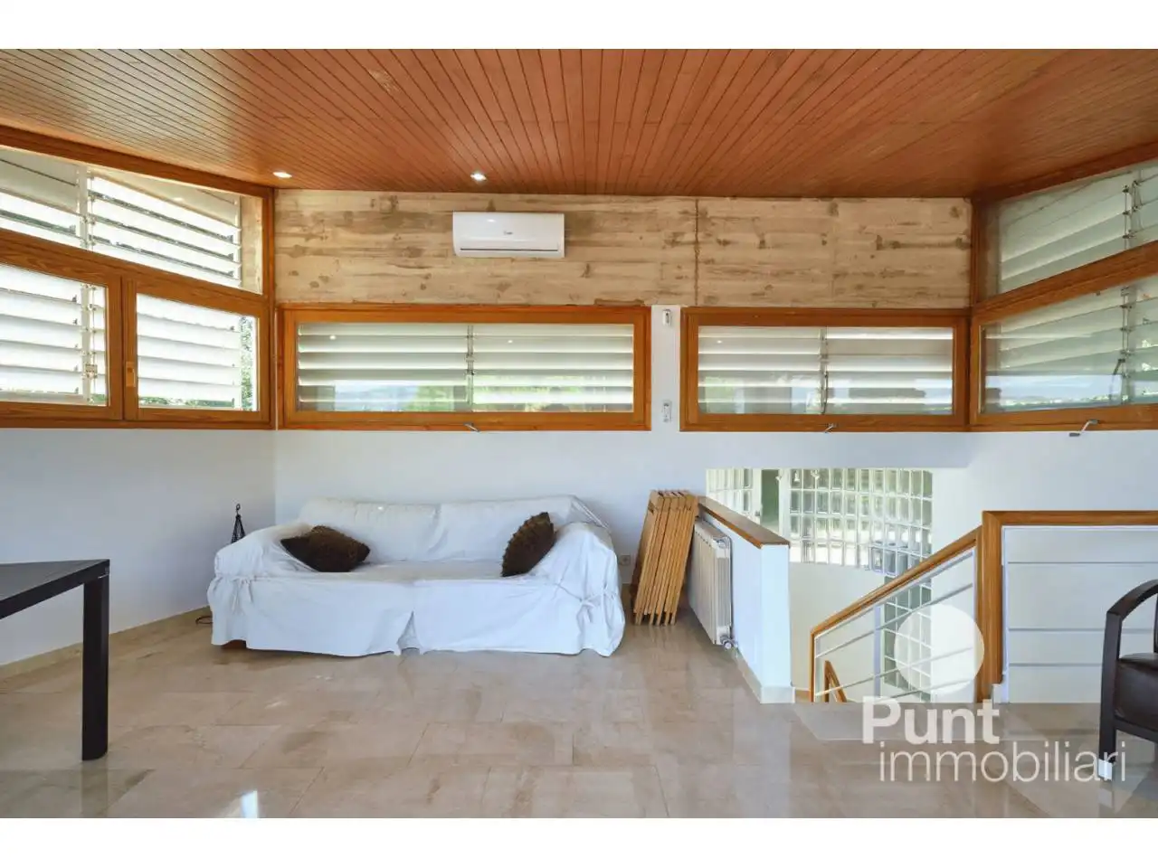 Sala d'estar de Casa o xalet en venda en Premià de Dalt amb Aire condicionat, Calefacció i Jardí privat