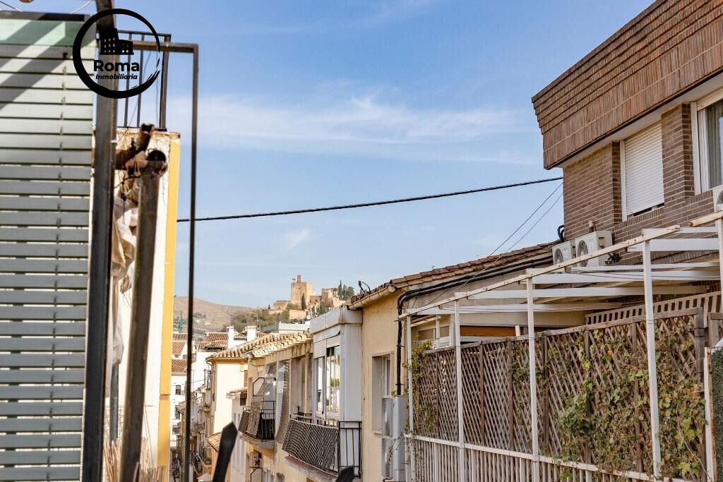 Vista exterior de Àtic en venda en  Granada Capital amb Calefacció, Parquet i Terrassa
