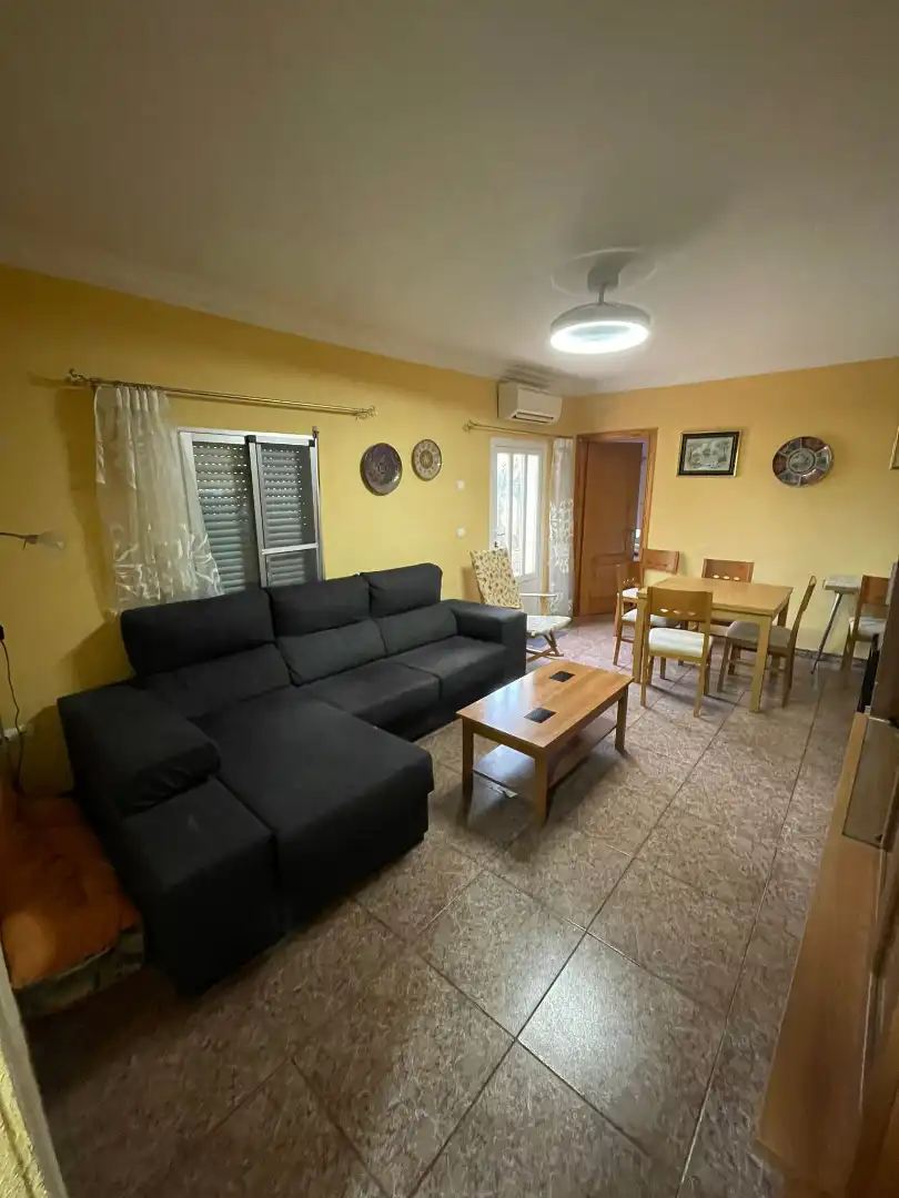 Sala d'estar de Casa o xalet en venda en Villalpardo amb Aire condicionat, Jardí privat i Terrassa
