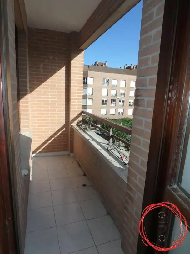 Terraza de Piso de alquiler en  Pamplona / Iruña con Calefacción, Terraza y Balcón