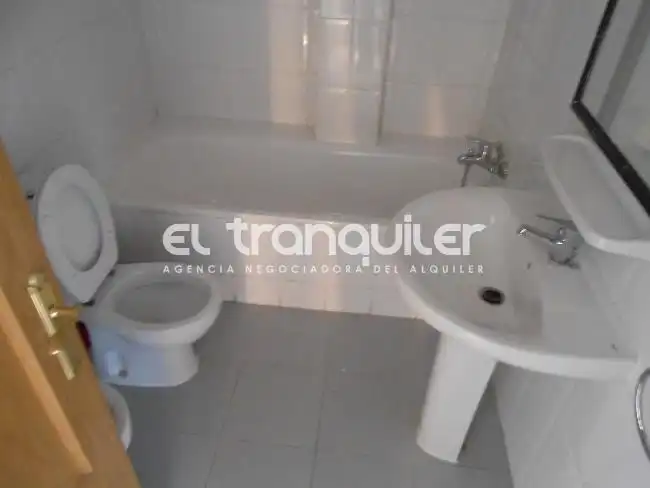 Maisonette zur Miete in Avenida Orense, Los Arroyos