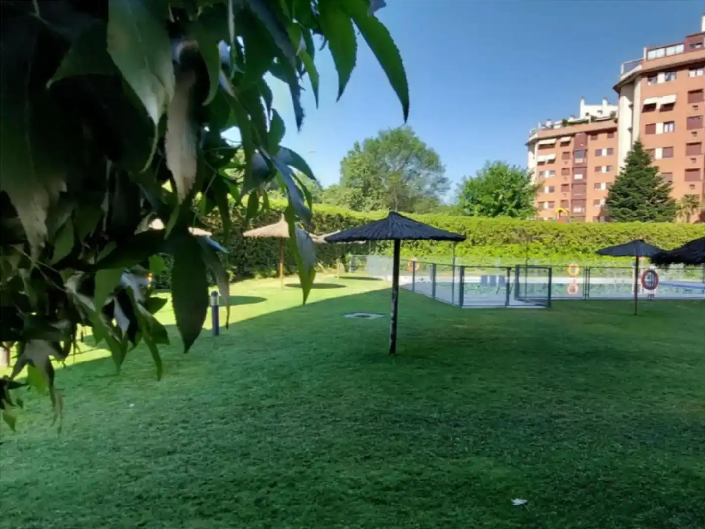 Swimming pool of Flat for rent in  Madrid Capital  with Air Conditioner, Swimming Pool and Balcony