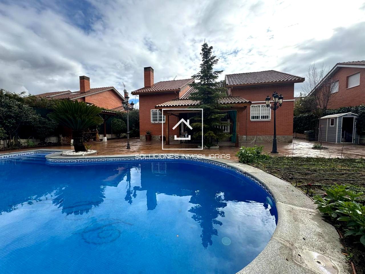 Piscina de Casa o xalet en venda en Rivas-Vaciamadrid amb Aire condicionat, Jardí privat i Terrassa