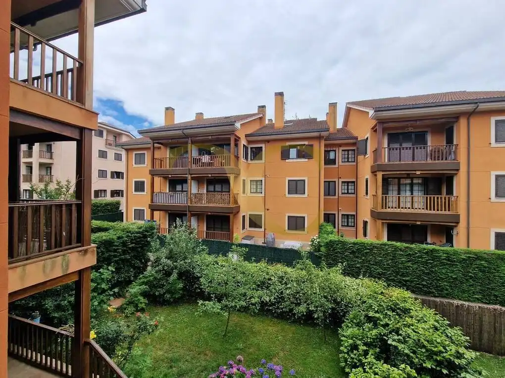 Vista exterior de Piso en venta en Llanes con Calefacción, Terraza y Amueblado