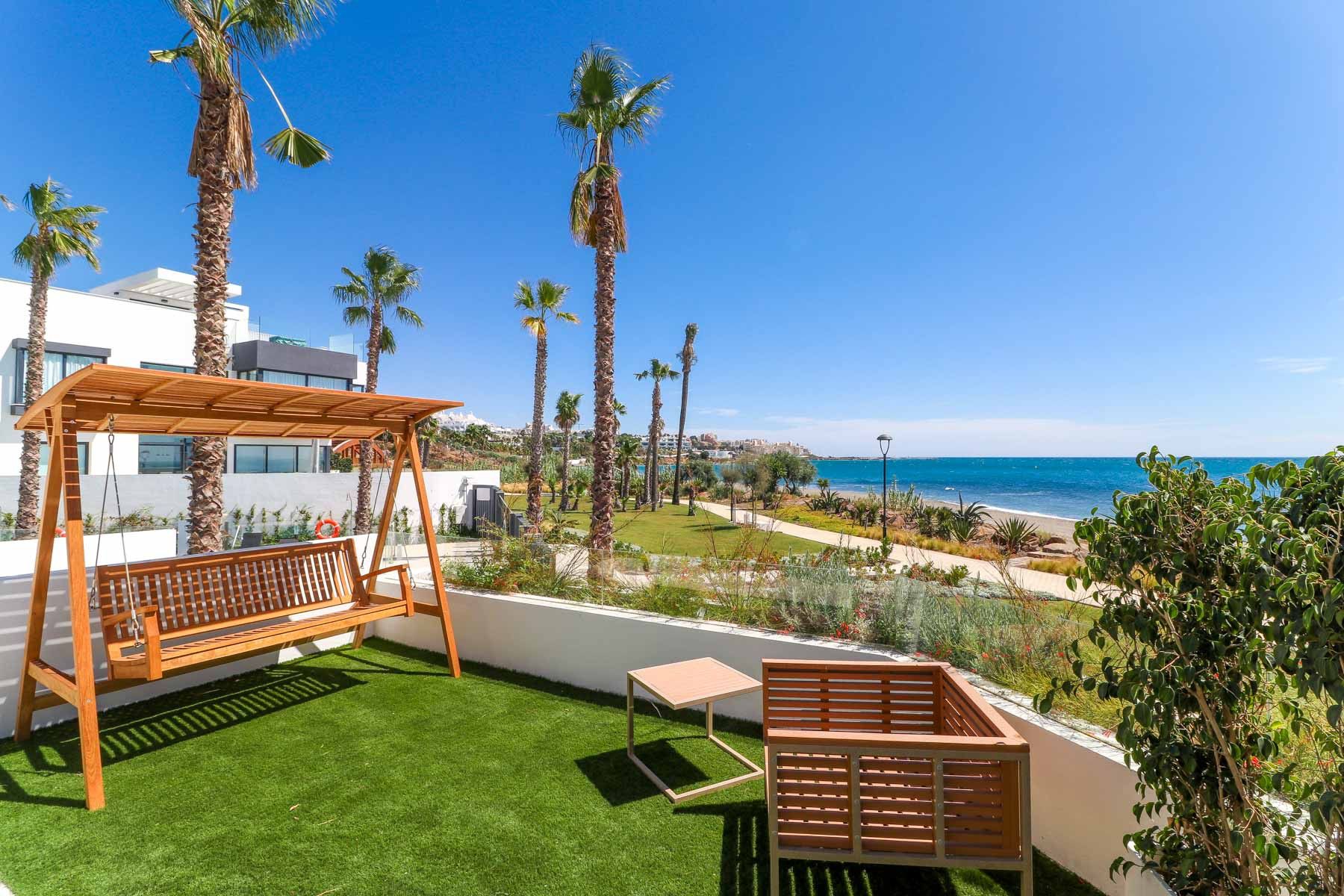 Terrace of Single-family semi-detached for sale in Estepona  with Air Conditioner, Private garden and Terrace