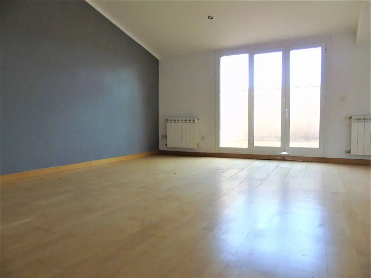 Living room of Duplexes for sale in Torelló  with Heating, Parquet flooring and Terrace