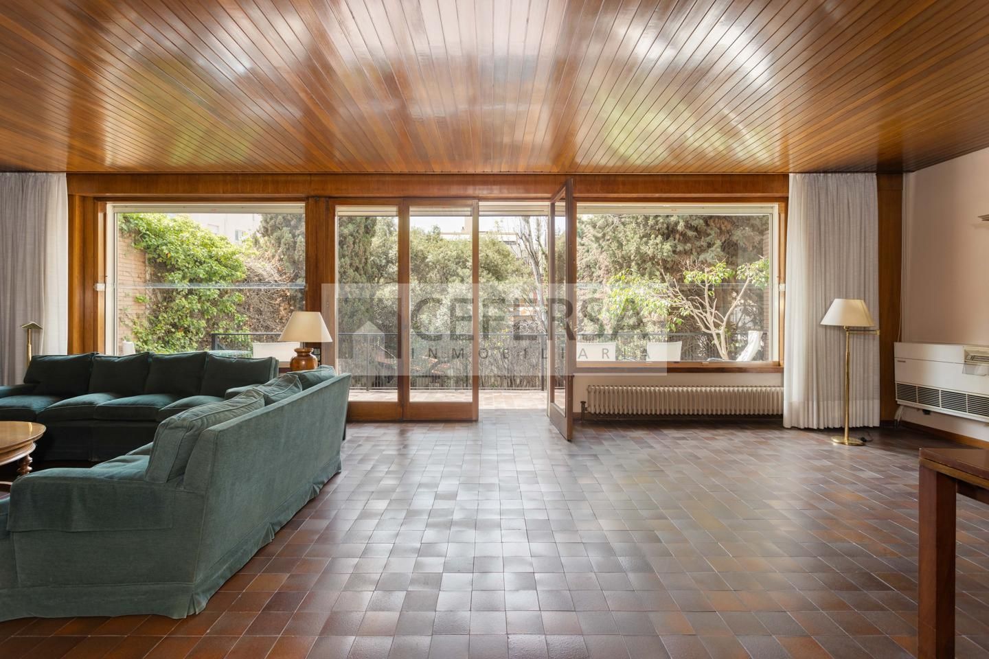 Sala d'estar de Casa o xalet en venda en  Barcelona Capital amb Aire condicionat, Calefacció i Jardí privat