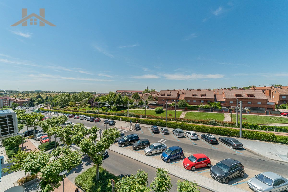Aparcament de Pis en venda en Boadilla del Monte amb Aire condicionat, Parquet i Terrassa