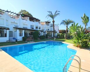 Jardí de Casa o xalet en venda en Marbella amb Aire condicionat, Terrassa i Piscina