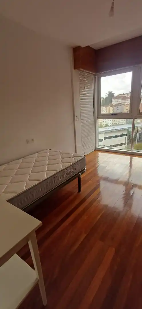 Habitación de Piso de alquiler en Santiago de Compostela  con Calefacción, Jardín privado y Trastero