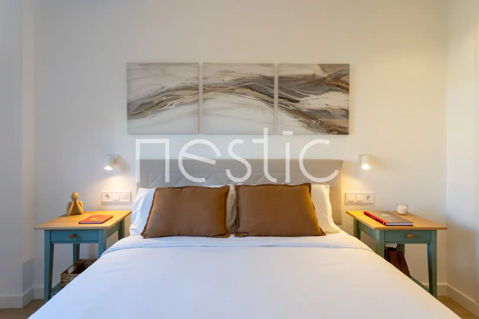 Dormitori de Apartament de lloguer en Madrid amb Aire condicionat, Calefacció i Moblat