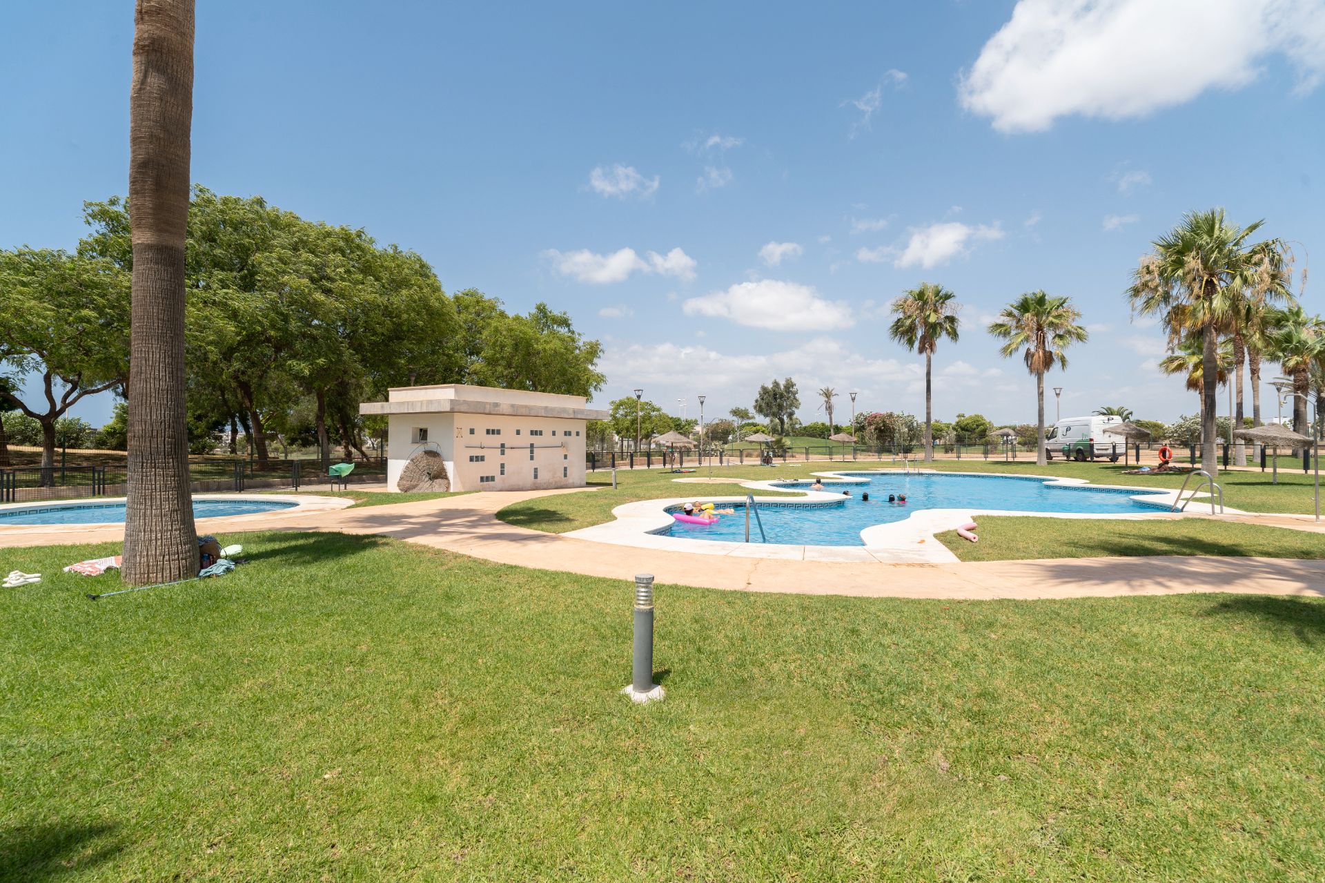 Piscina de Planta baixa en venda en  Almería Capital amb Aire condicionat, Piscina i Moblat