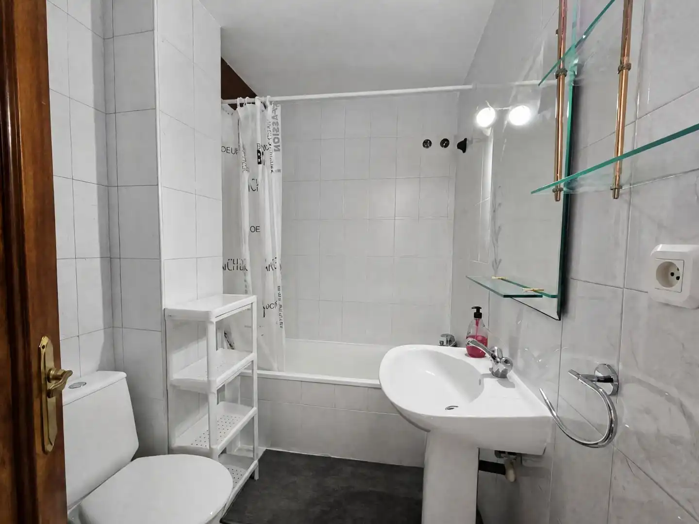 Baño de Piso de alquiler en Plasencia con Terraza, Amueblado y Balcón