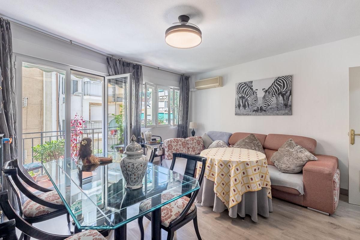 Bedroom of Flat for sale in  Granada Capital  with Air Conditioner and Balcony