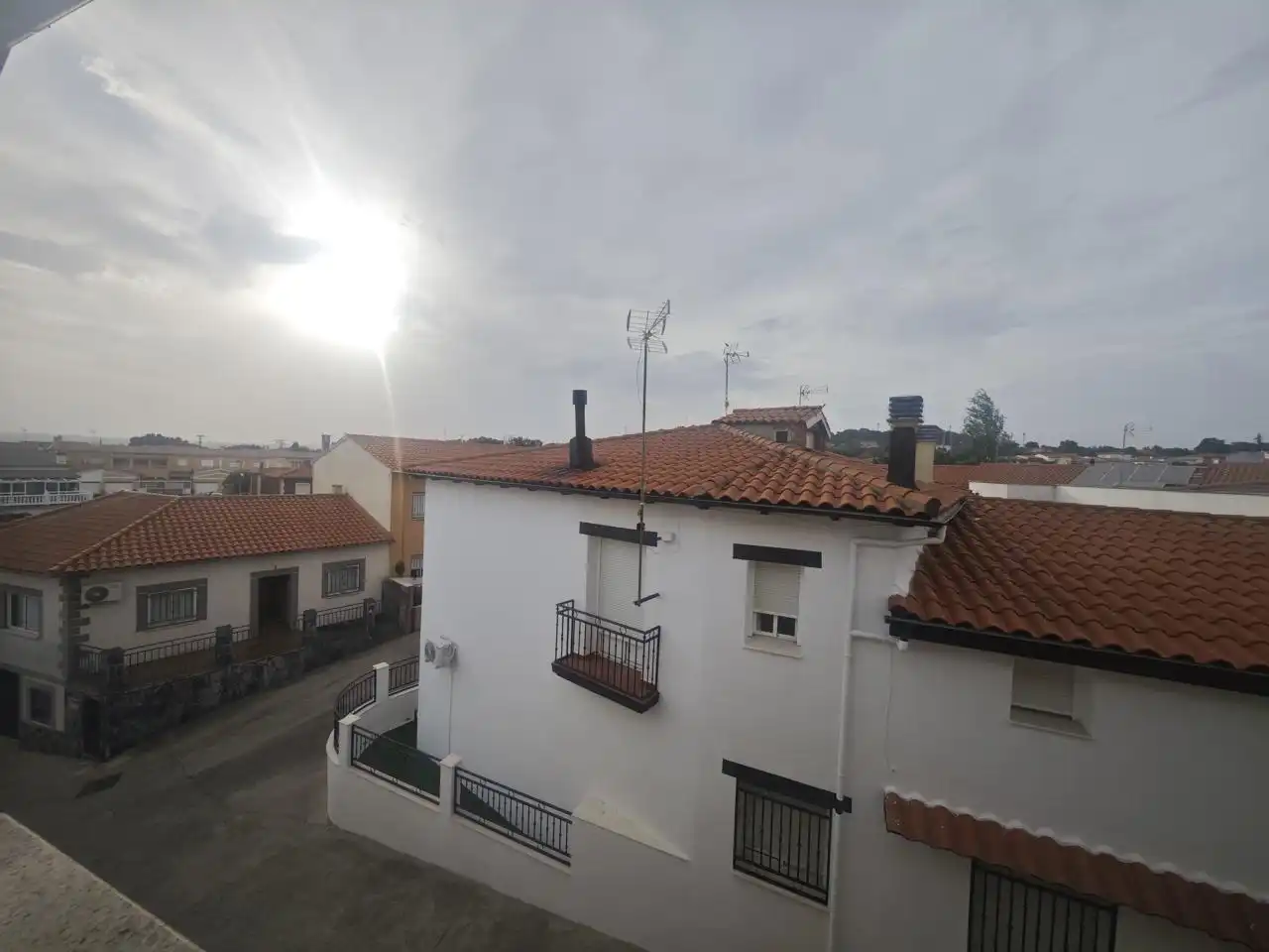 Vista exterior de Casa o chalet en venta en Valdeobispo con Aire acondicionado
