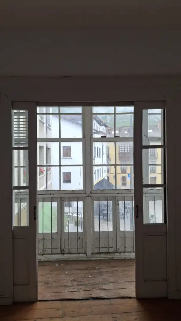 Vista exterior de Edificio en venta en Llanes
