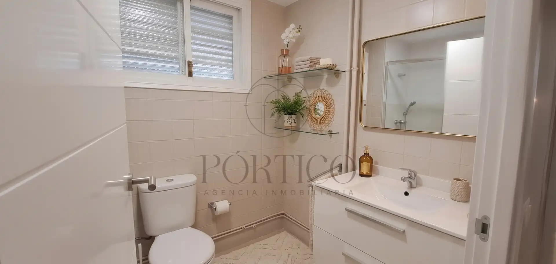 Baño de Apartamento de alquiler en Vigo  con Calefacción y Amueblado