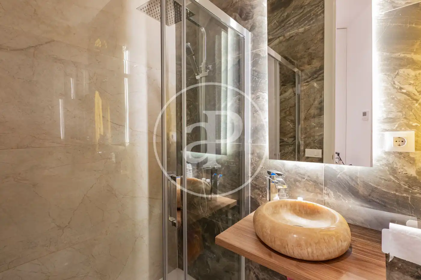 Bathroom of Flat for rent in Madrid  with Air Conditioner, Heating and Furnished