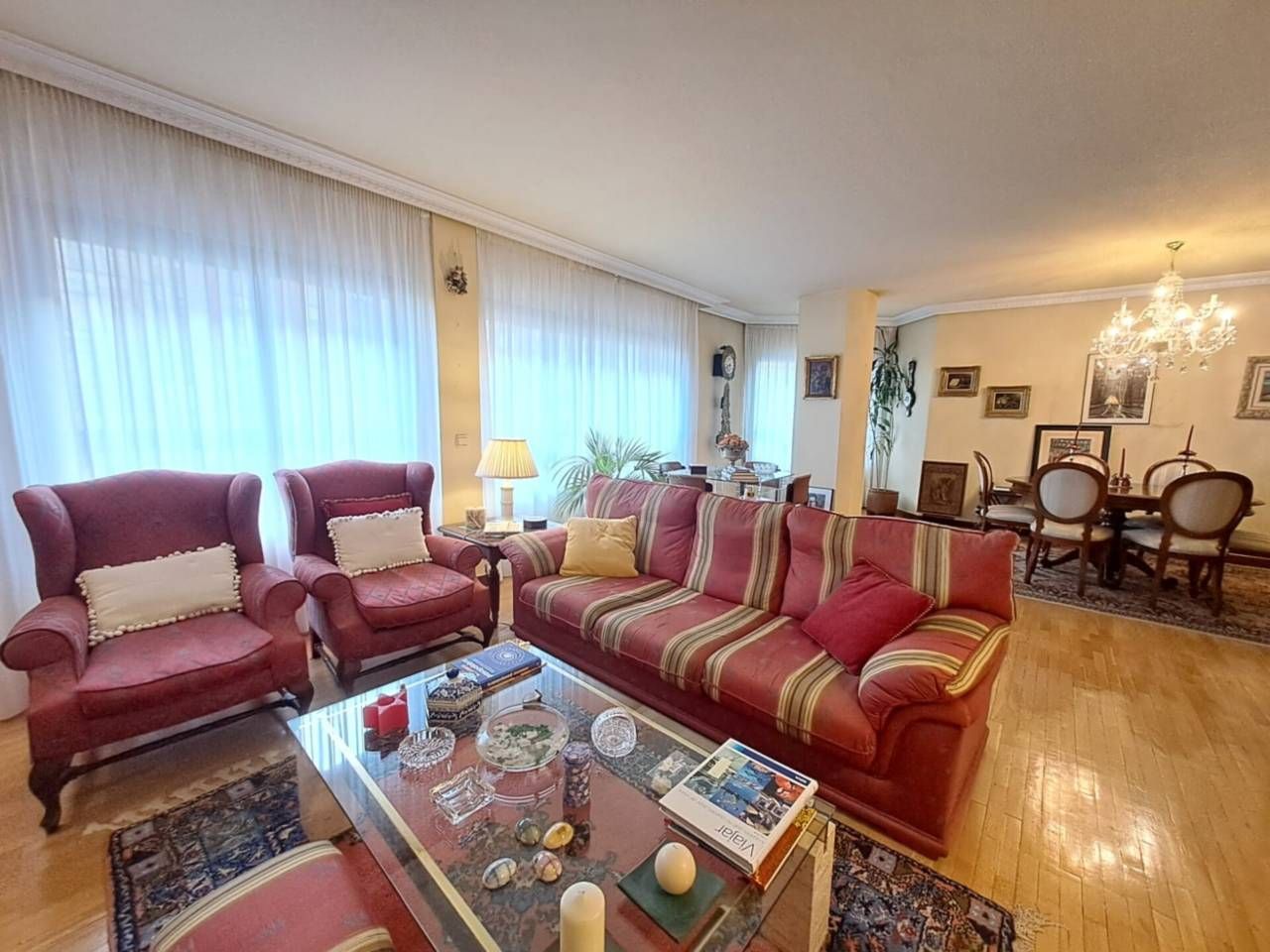 Sala d'estar de Pis en venda en Burgos Capital amb Calefacció, Traster i Alarma