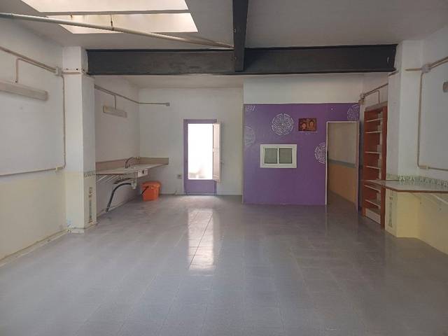 Local comercial en Alquiler en Carrer de Josep Estrada en Califòrnia - Santa Madrona