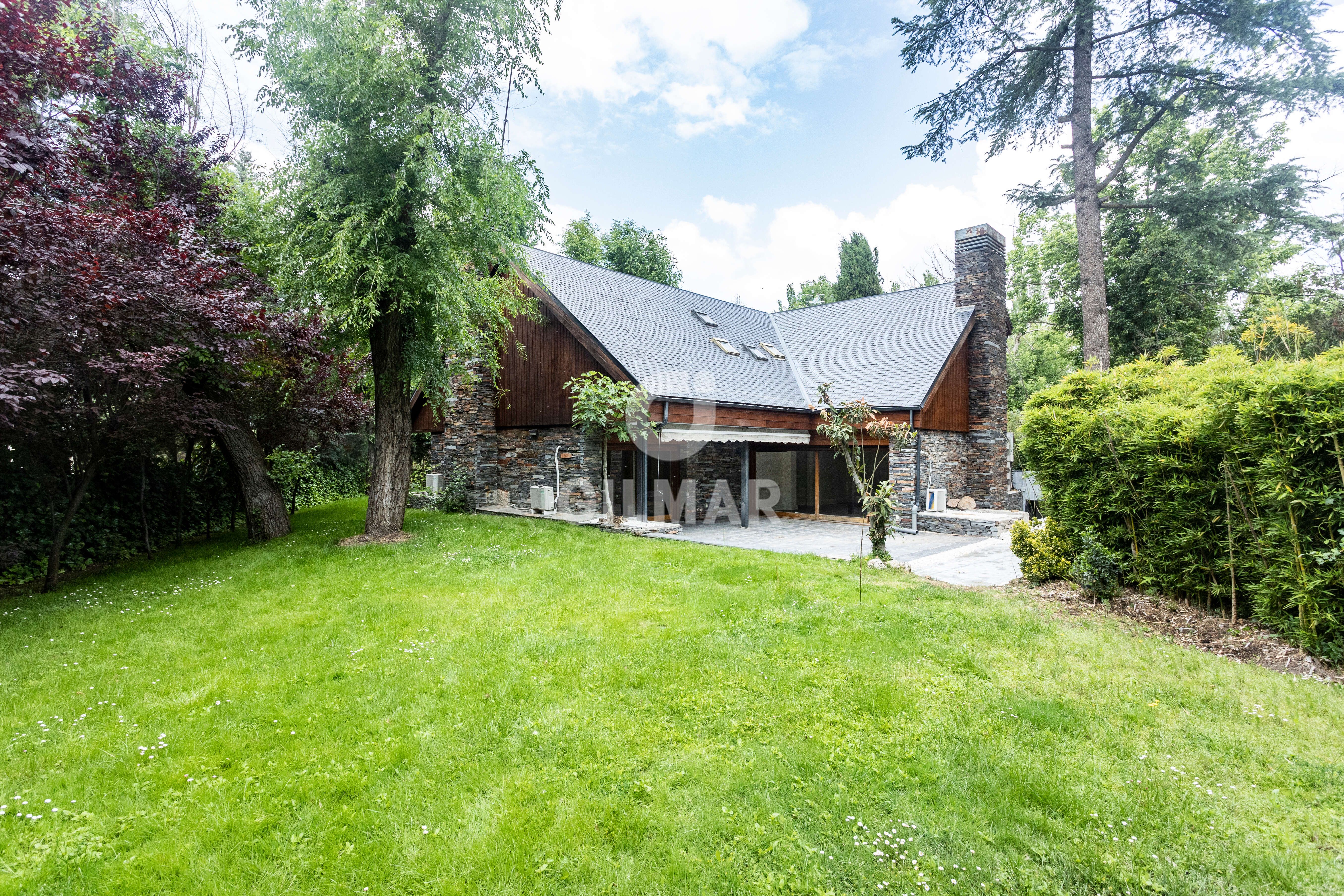 Jardín de Casa o chalet en venta en  Madrid Capital con Calefacción, Jardín privado y Piscina