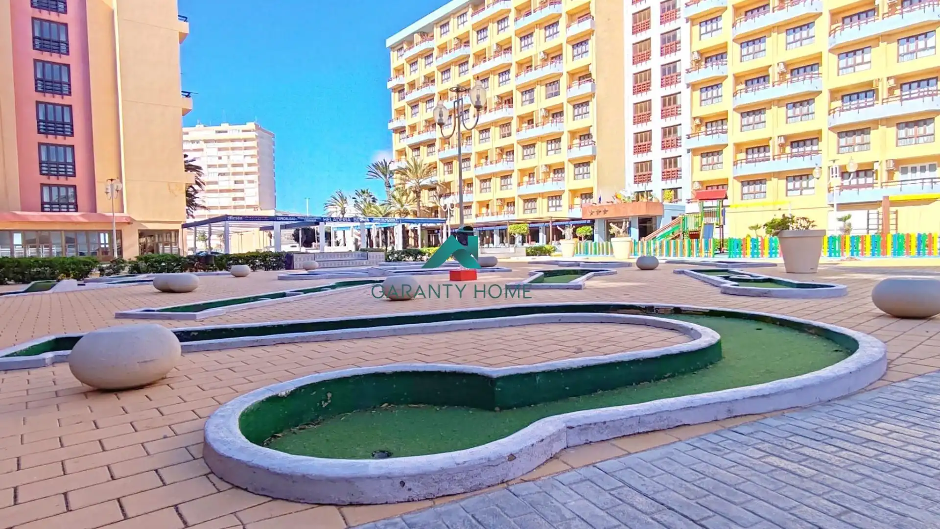 Vista exterior de Apartamento en venta en La Manga del Mar Menor con Amueblado, Balcón y Piscina comunitaria