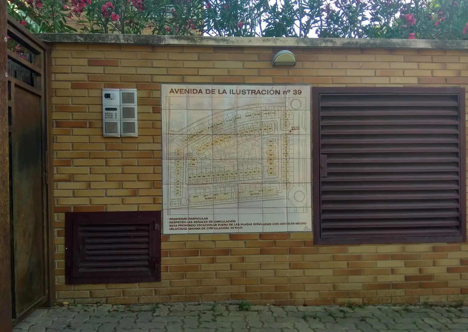 Vista exterior de Casa o chalet en venta en Zaragoza con Aire acondicionado, Jardín privado y Parquet