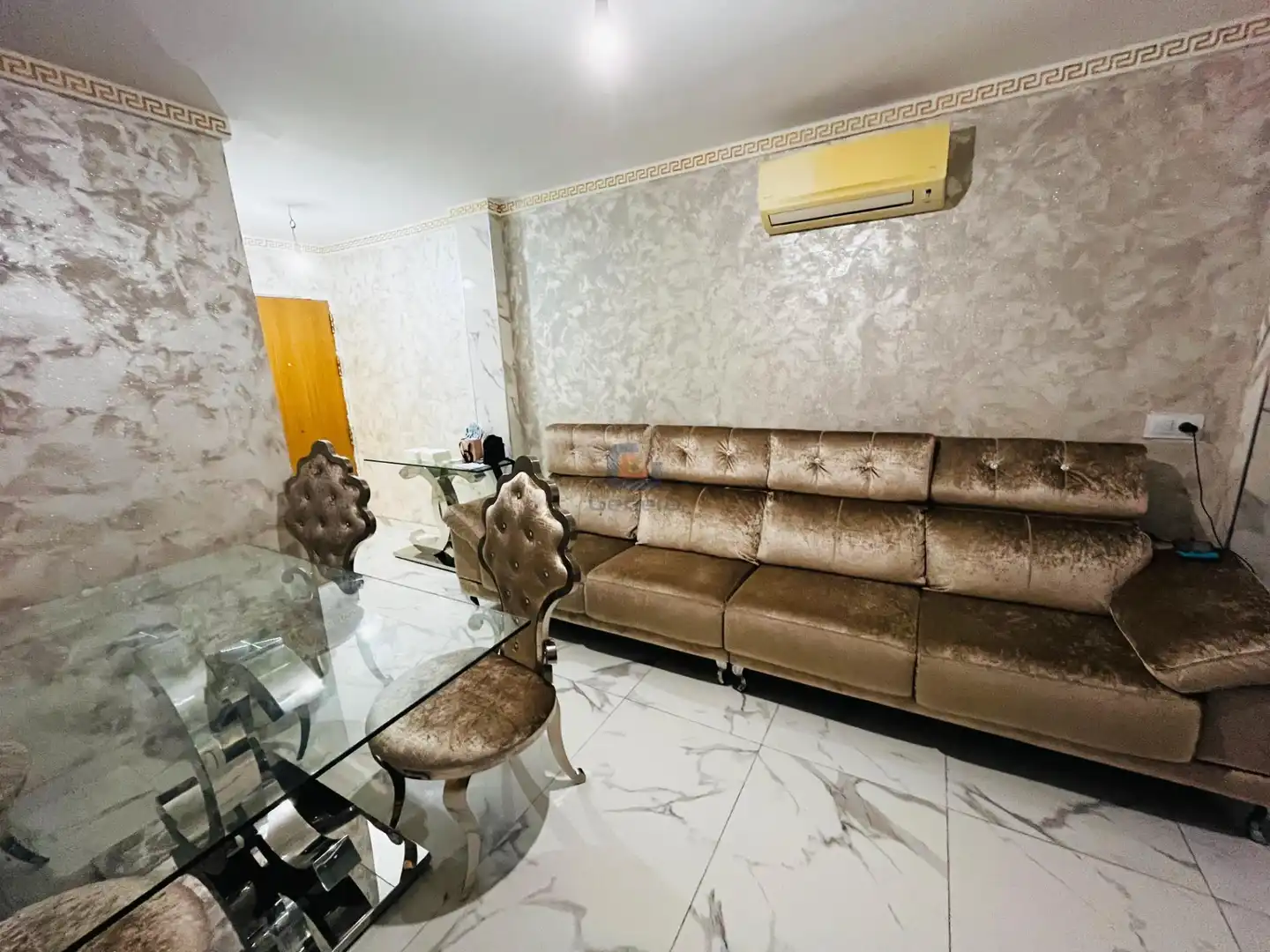 Sala d'estar de Pis en venda en Alicante / Alacant amb Aire condicionat, Jardí privat i Piscina comunitària