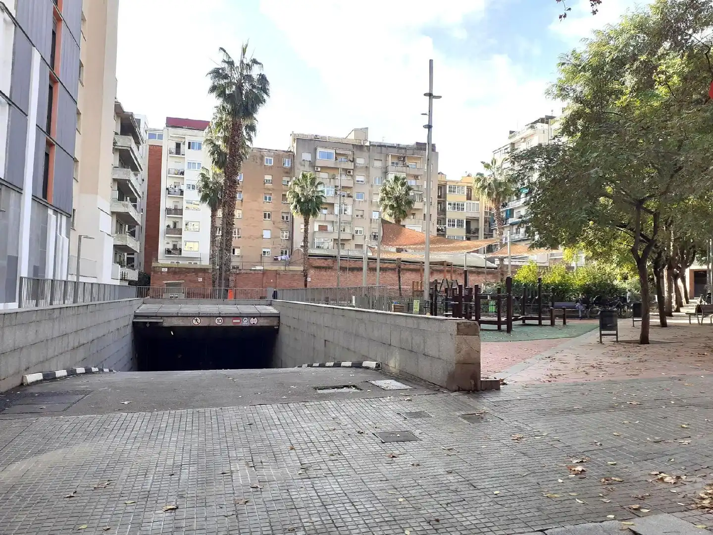 Vista exterior de Garatge en venda en Gràcia